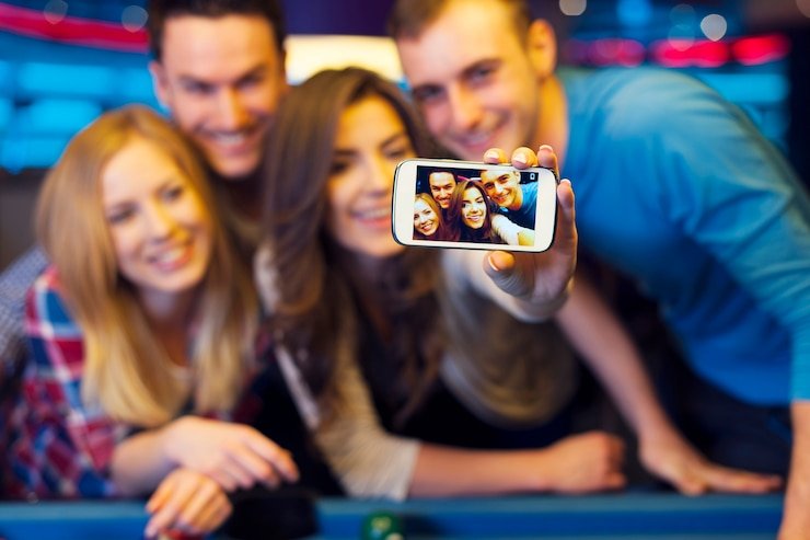 luck365 app interface showing football markets and live-dealer game options
